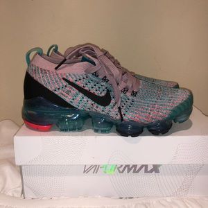Nike vapormax flyknite sneakers